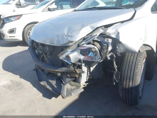 Nissan Versa 1.8s Image 11