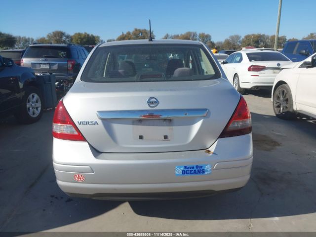 Nissan Versa 1.8s Image 2