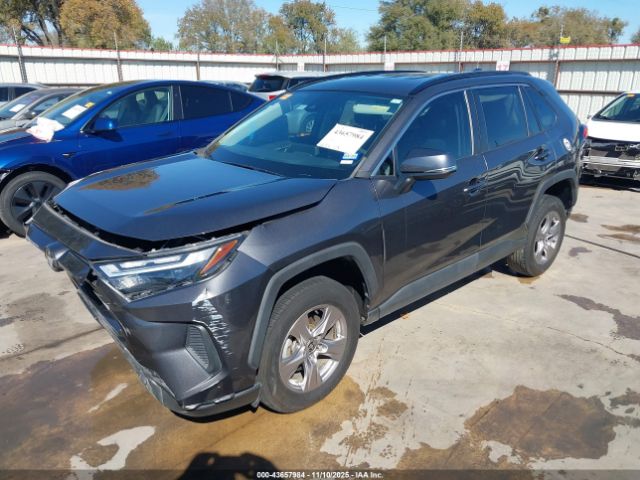 Toyota RAV4 Xle Image 2