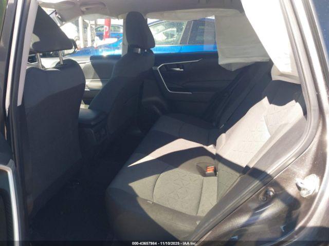 Toyota RAV4 Xle Image 5