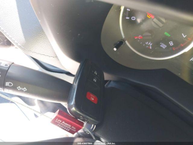 Toyota RAV4 Xle Image 9