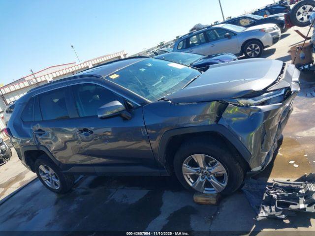 Toyota RAV4 Xle Image 12