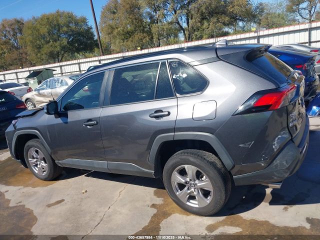 Toyota RAV4 Xle Image 10