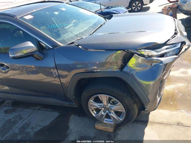 Toyota RAV4 Xle Image 15