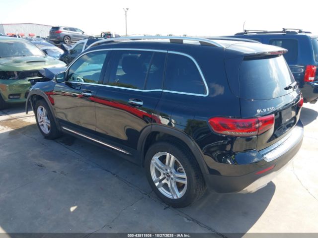 Mercedes-Benz GLB Image 14