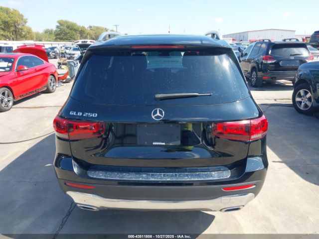 Mercedes-Benz GLB Image 17