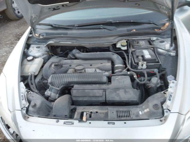 Volvo C70 T5 Image 2