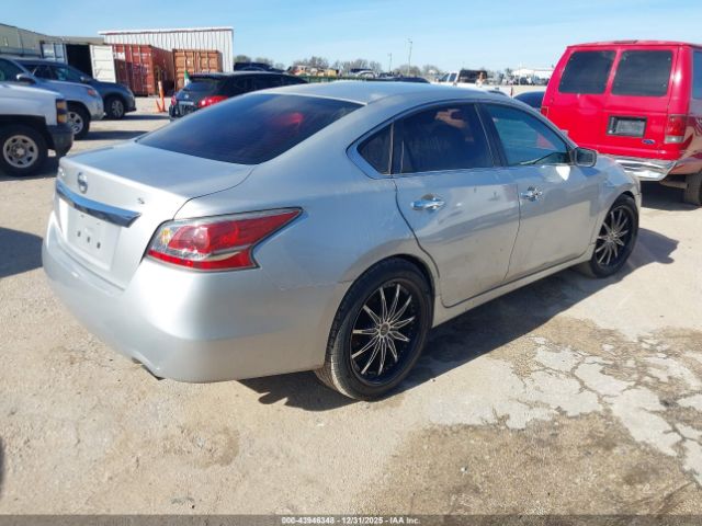 Nissan Altima Image 11