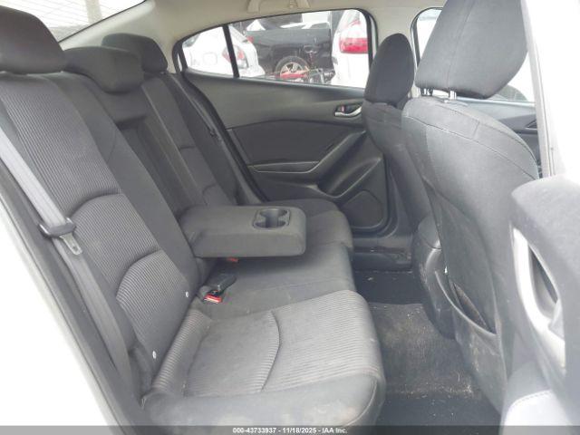 Mazda Mazda3 I Touring Image 8