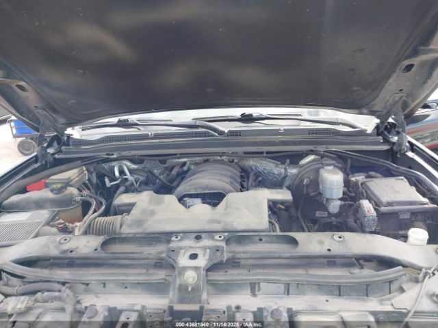 Chevrolet Suburban Premier Image 20