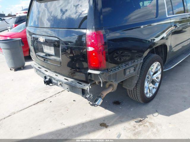 Chevrolet Suburban Premier Image 18