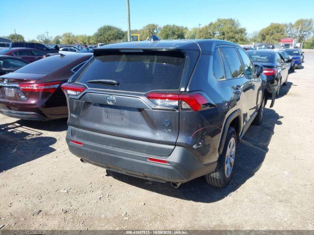 Toyota RAV4 Le Image 6