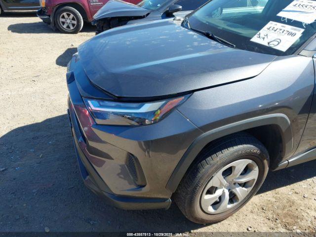 Toyota RAV4 Le Image 11