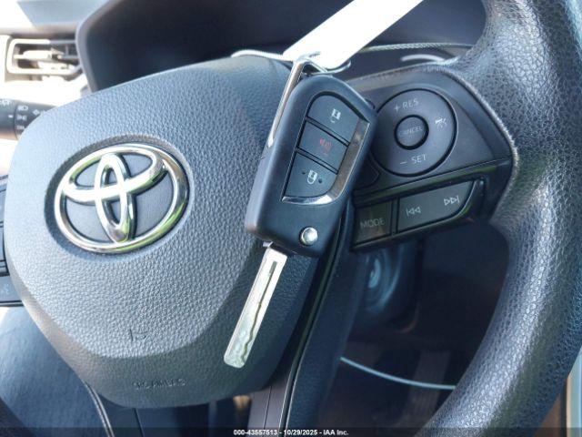 Toyota RAV4 Le Image 14