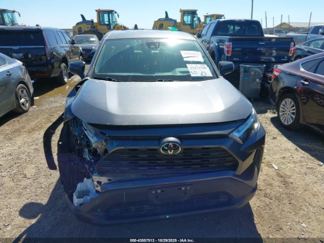 Toyota RAV4 Le Image 10