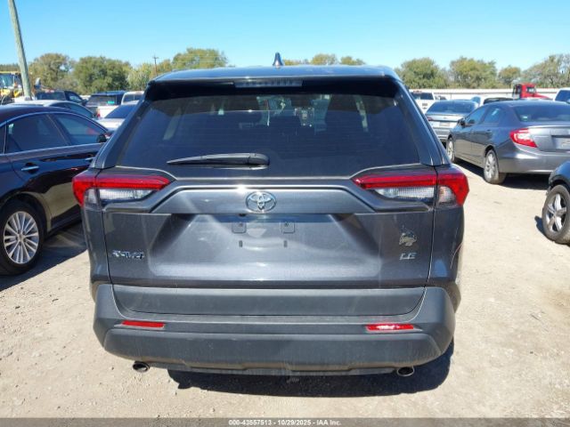 Toyota RAV4 Le Image 16