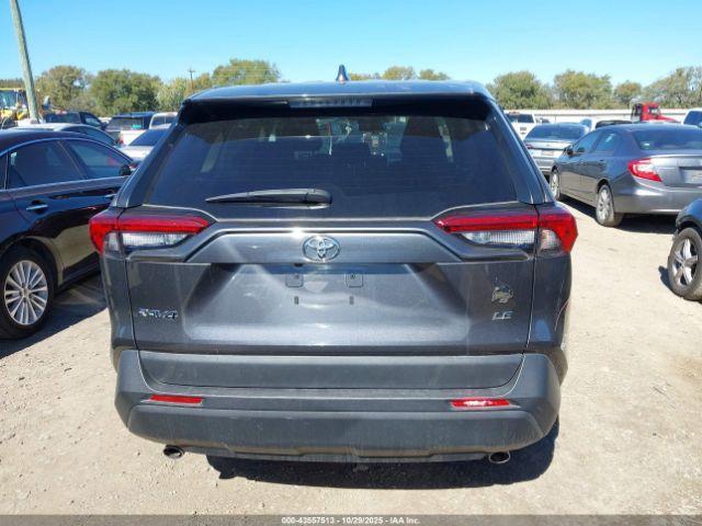 Toyota RAV4 Le Image 16