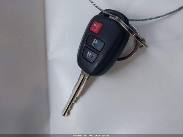 Toyota RAV4 Le Image 14