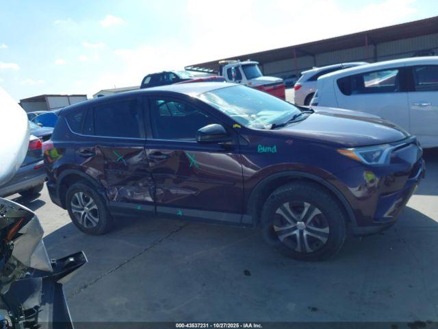 Toyota RAV4 Le Image 4