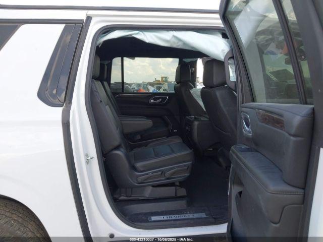 Chevrolet Suburban 4wd Z71 Image 12