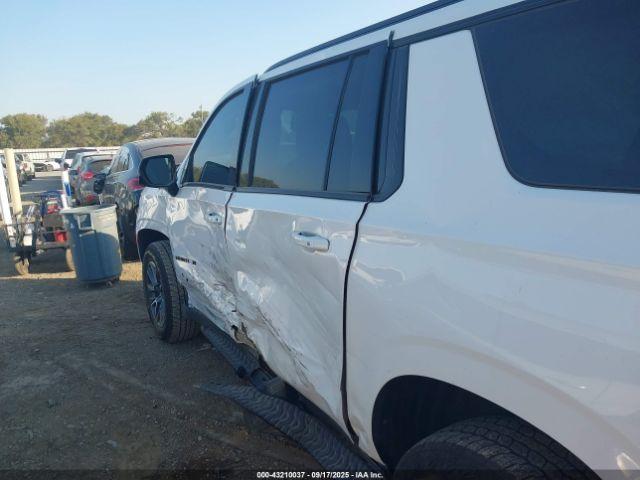 Chevrolet Suburban 4wd Z71 Image 17