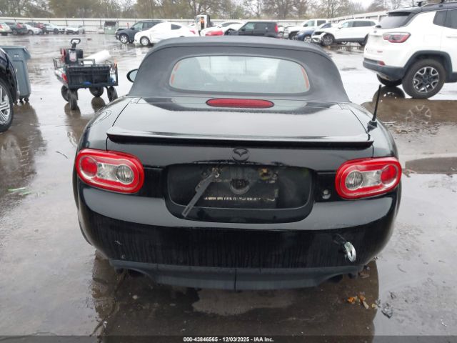 Mazda MX-5 Miata Touring Image 11