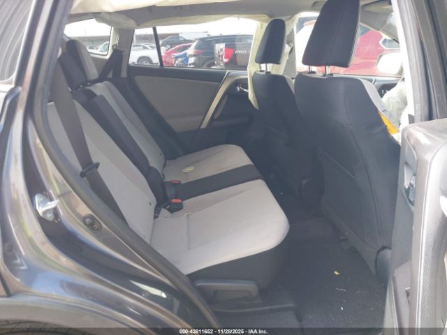 Toyota RAV4 Xle Image 4