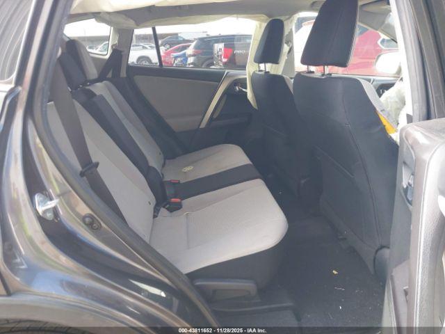 Toyota RAV4 Xle Image 4