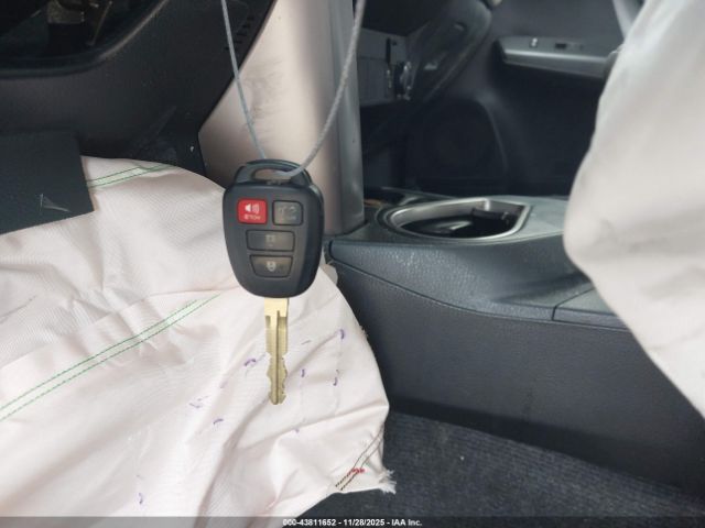 Toyota RAV4 Xle Image 2