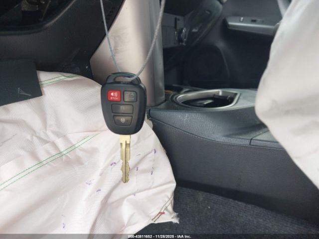 Toyota RAV4 Xle Image 2