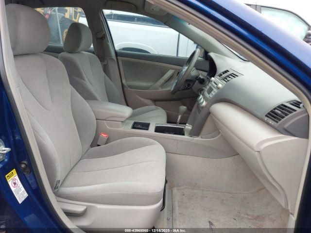 Toyota Camry Image 13