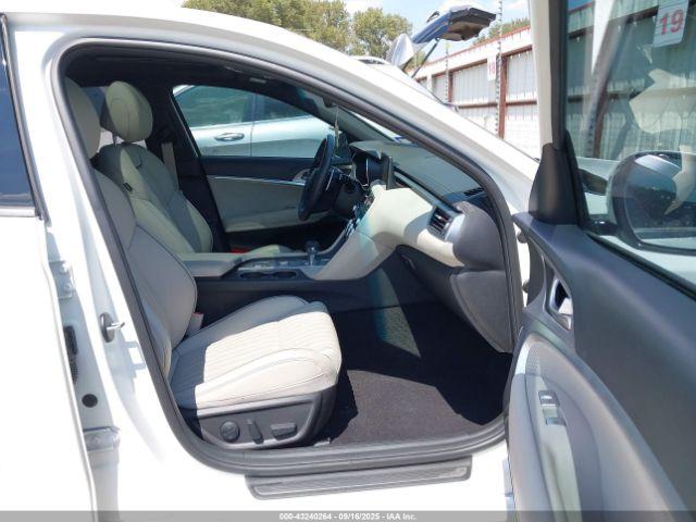 Genesis G70 2.0t Rwd Image 4