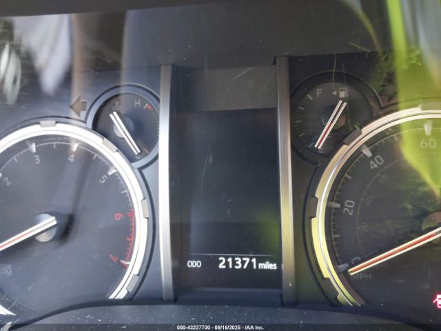 Toyota 4Runner Limited Image 2