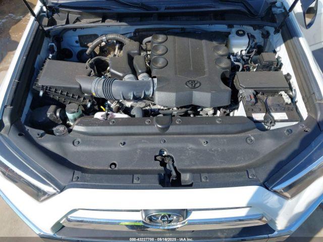 Toyota 4Runner Limited Image 3