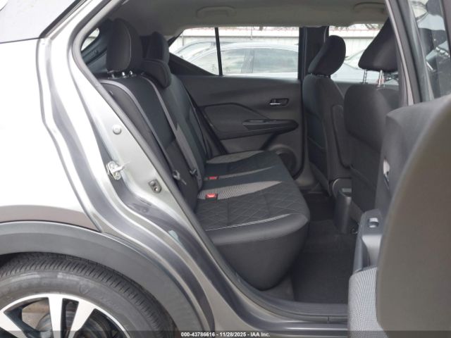 Nissan Kicks Sv Image 10