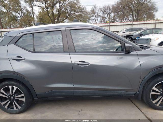 Nissan Kicks Sv Image 14