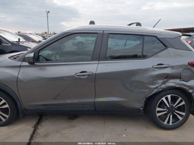 Nissan Kicks Sv Image 3