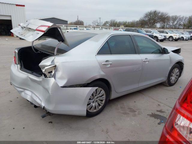 Toyota Camry L Image 10