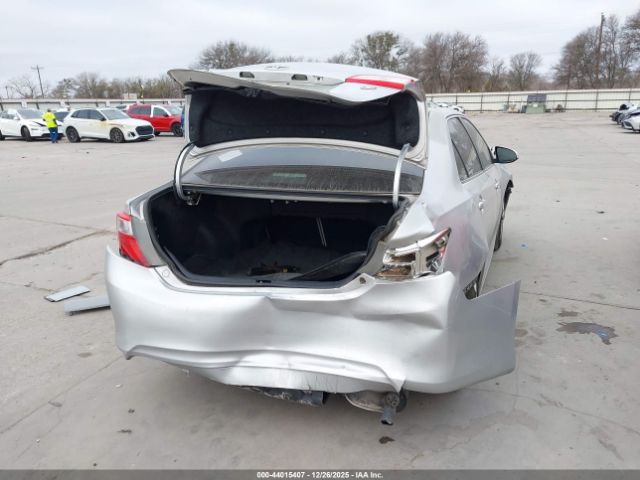 Toyota Camry L Image 12