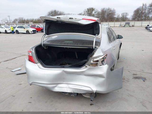 Toyota Camry L Image 12