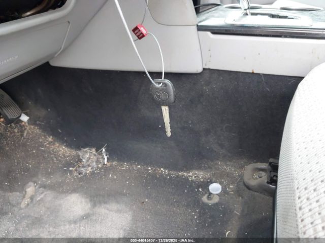 Toyota Camry L Image 11