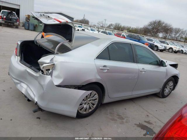 Toyota Camry L Image 3