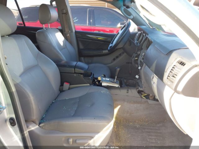 Toyota 4Runner Limited V6 Image 2