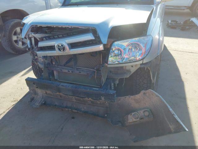 Toyota 4Runner Limited V6 Image 4