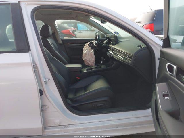 Honda Civic Touring Image 2