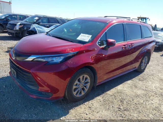 Toyota Sienna Le Image 9