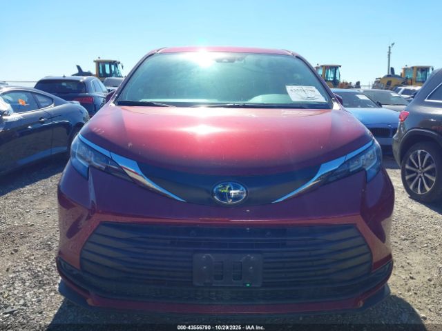 Toyota Sienna Le Image 11