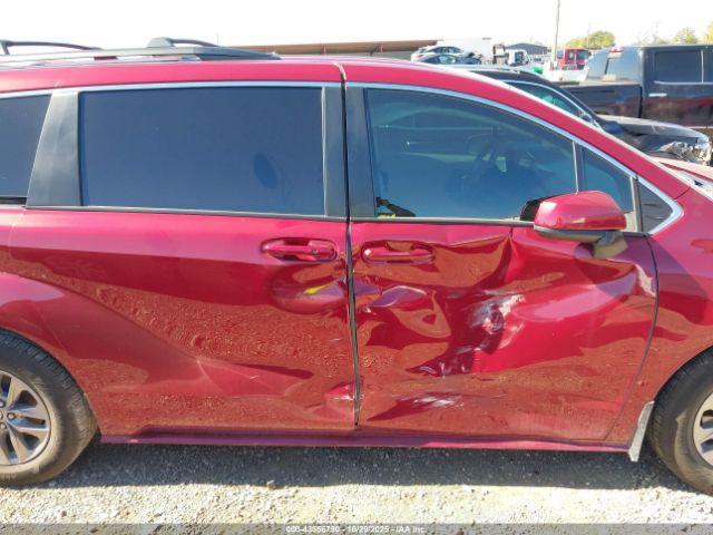 Toyota Sienna Le Image 16