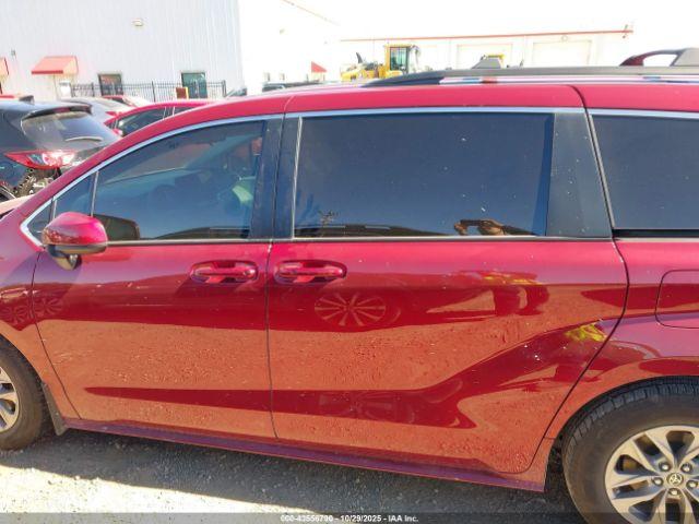 Toyota Sienna Le Image 10