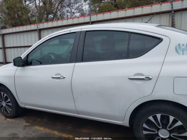 Nissan Versa 1.6 Sv Image 15